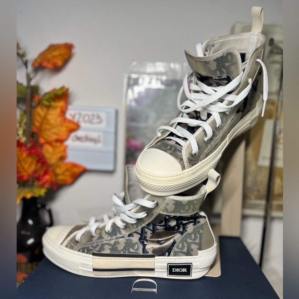 Authentic Dior B23 high top Sneakers unisex size 40eu, Men- 7 or Women-9